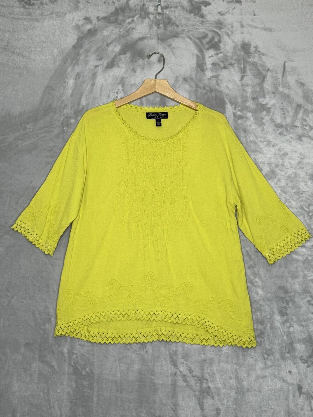 Gretty Zueger Top Womens Medium Lime Chartreuse Green Embroidered Short Sleeve